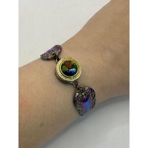 Iridescent Multicolor Statement Bracelet with Faceted Center – Magnetic Clasp